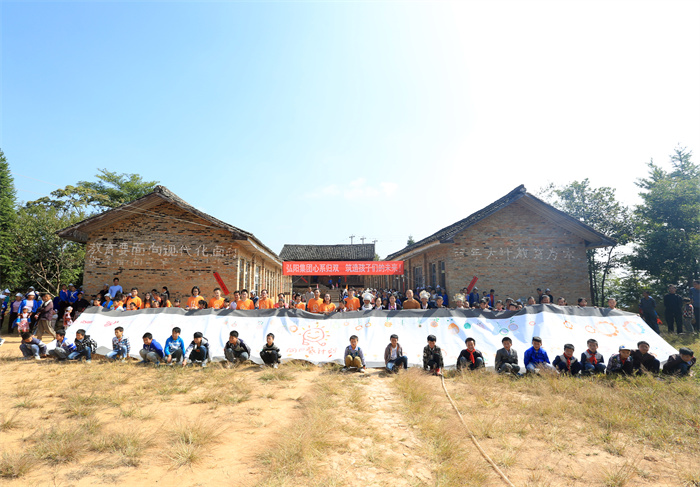 2016年，向贵州黎平归双小学捐助重修新校舍，助力中西部农村基础教育生长